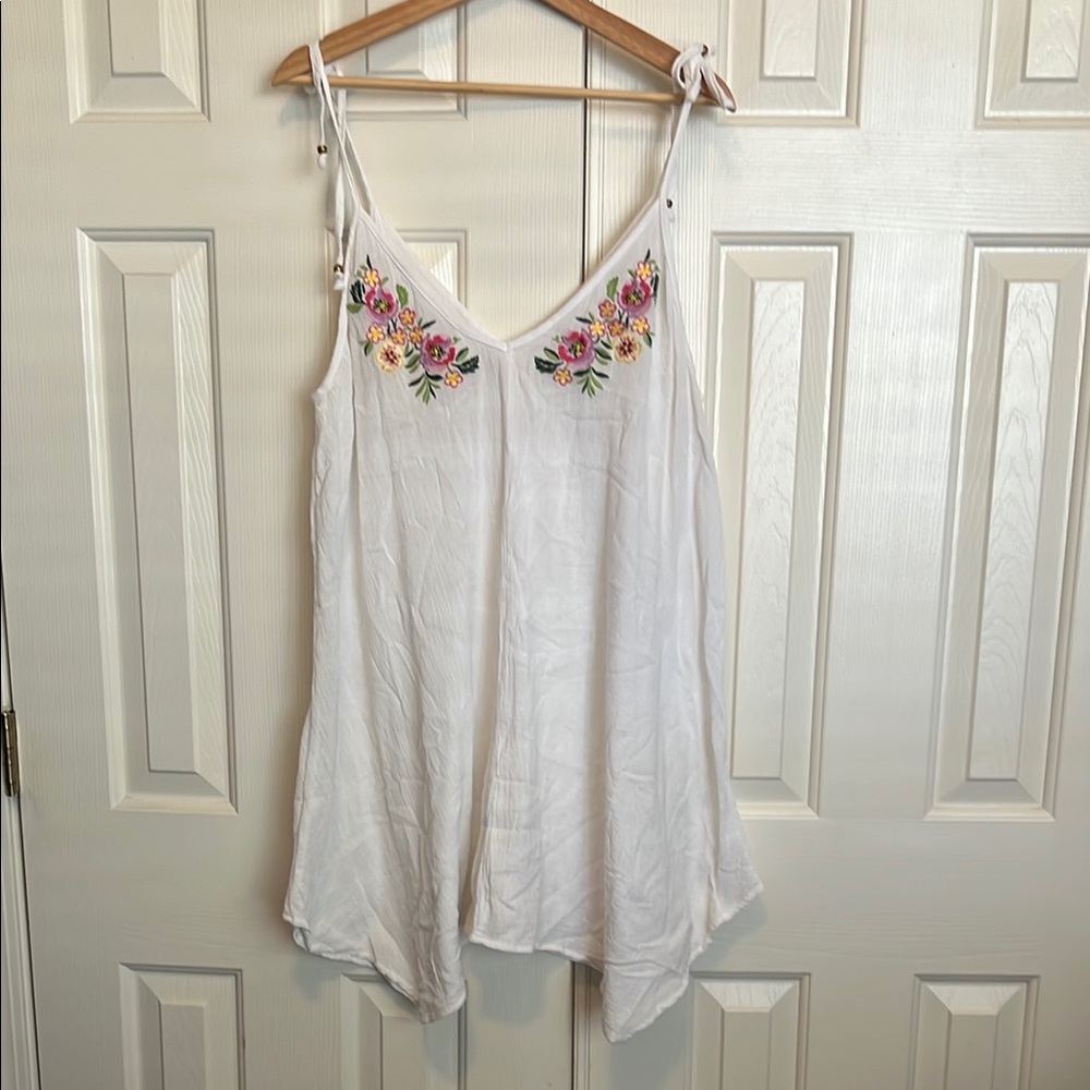 White Floral Embroidered Women's Swimsuit Cover Up